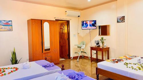 Chateau La Princesa with cozy garden & bar