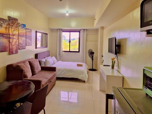Cozy room at Brenthill Condominium