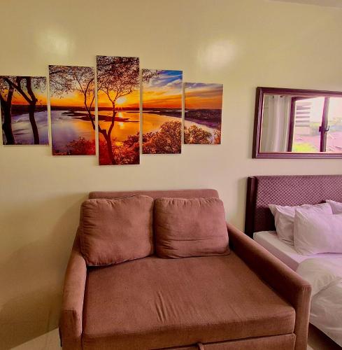 Cozy room at Brenthill Condominium