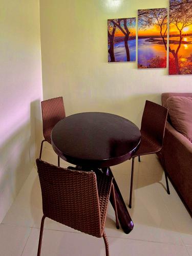 Cozy room at Brenthill Condominium