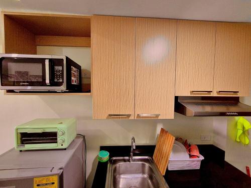 Cozy room at Brenthill Condominium