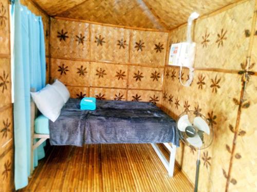 Hilltop chalet, with AC, private bathroom, kitchen & balcony with views