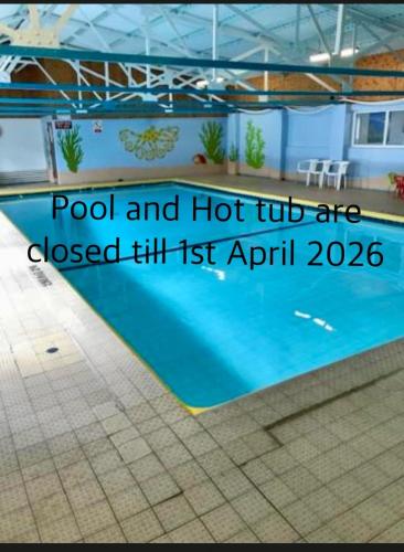 44 Gower holiday village Ty Gŵyr Cosy 2 bedroom Chalet with a seasonal indoor pool