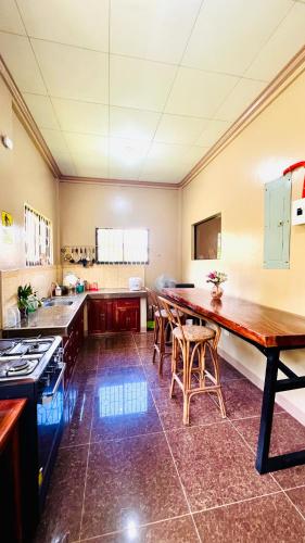 Chateau La Princesa rooms with garden, Bar & billiard