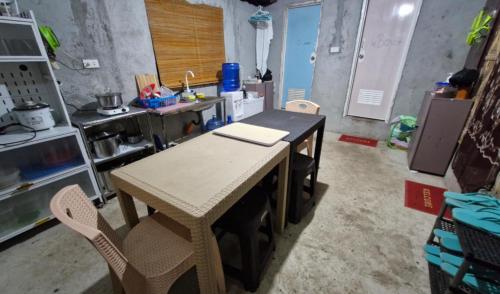 J Travel Trail Inn- Bed Space in Hubangon, Mahinog, Camiguin