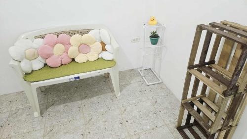 Duck & Drift - a Sleeper Hostel - Just 1,7km from Airport