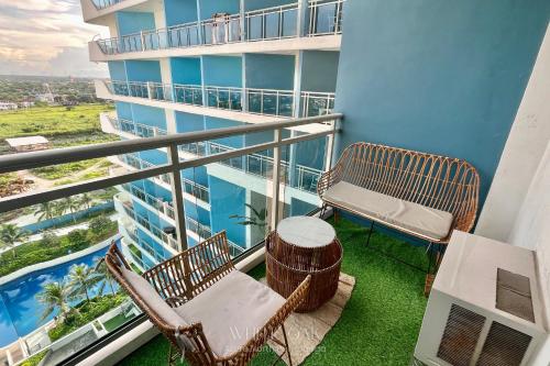 Minimalist Spot for Couples with PS4, Netlix and Instax