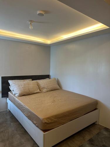 Cozy Modern Apartment Staycation Spot