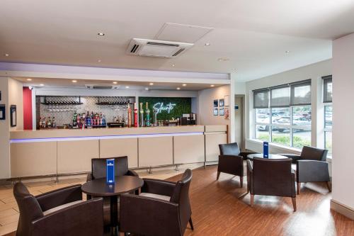 Holiday Inn Express Glasgow Airport