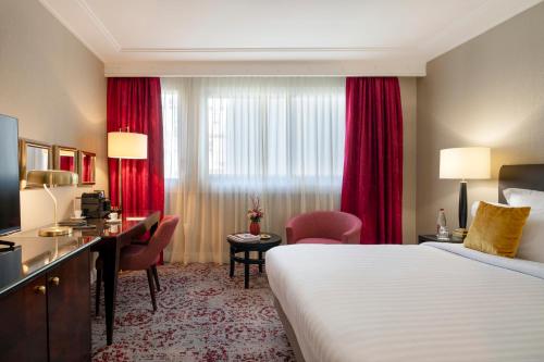 Warwick Paris