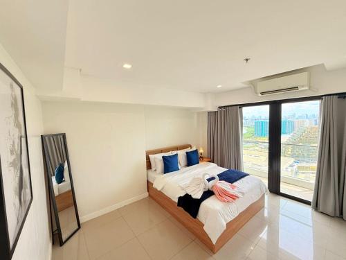 Sapphire Seaview Park Suites near Okada, Solaire, MOA, NAIA Airport, Bayview