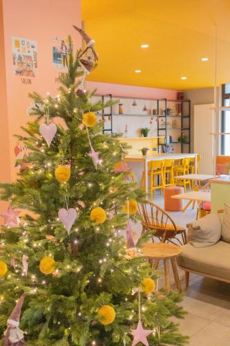 Paul & Pia - Welcome Home Hotel