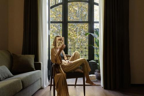 Batimont Suites & Apartments