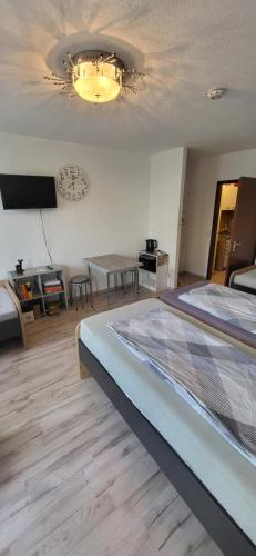 Steinhübel Uni-Nähe