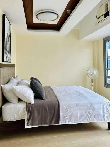 Studio in Eastwood City with Free Pool, Parking & Netflix