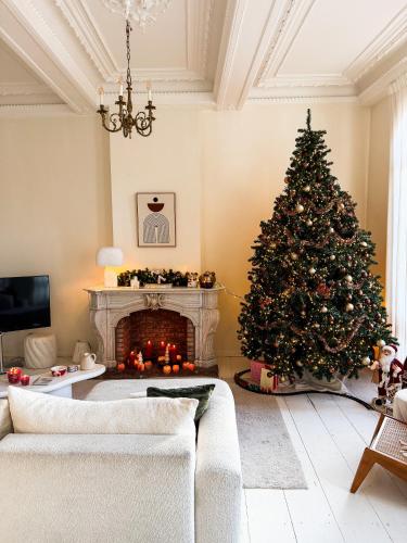 Mansion RL with Unique Decoration