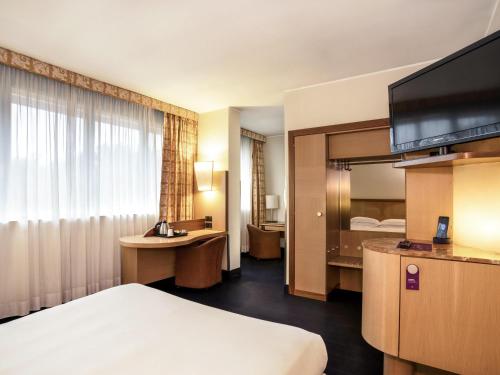 Mercure Roma West