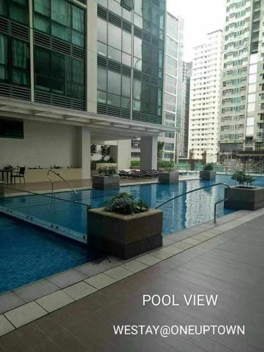 One Uptown Opposite of grandhyatt hotel manila Taguig city