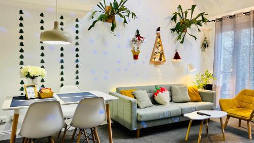 Westgate Garden riverside