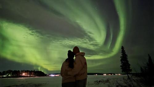 Aurora River Camp Glass igloos & cabins