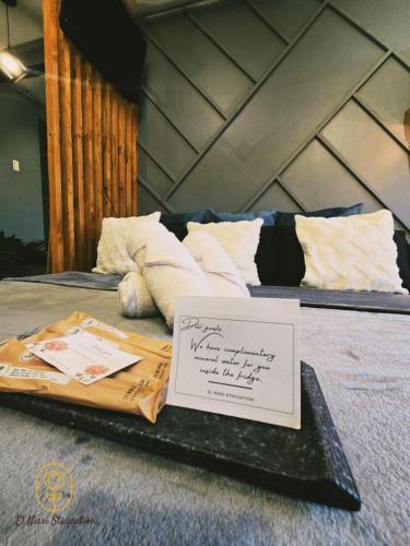 El Nissi Staycation, FAMILY & CONTEMPORARY CABIN, Adjacent Rooms, Enchanted Kingdom