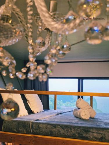 El Nissi Staycation, FAMILY & CONTEMPORARY CABIN, Adjacent Rooms, Enchanted Kingdom