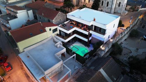 Basic Mansion Mandalina