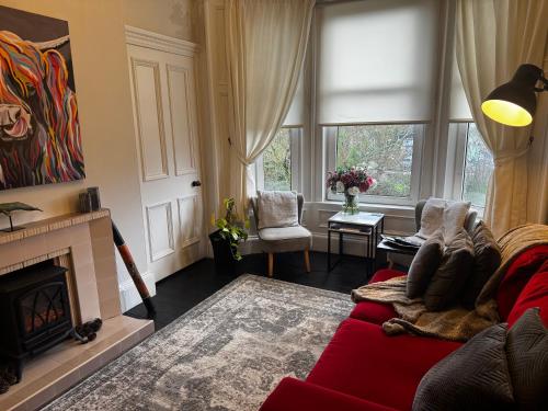 Beautiful traditional top floor flat in the center of Largs