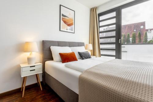 Global Living - Design Apartment I Rathausplatz I Kitchen I Augsburg