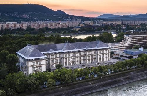 Ensana Grand Maragret Island Health Spa Hotel