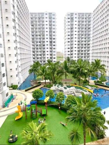 1 Studio with balcony, with own kitchen and washing machine, can cook and wash clothes in Shore Residences, Pasay Manila, walking distance at Mall of Asia and Manila Bay, and 20mins drive in Manila Airport, Shore and or Shell Residence