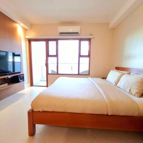 BREATHTAKING BAYVIEWS - 1-5 BR Luxury and Superior Condos with Panoramic Bay Views, Balcony, Gym, Pool & Netflix - Housekeeping Available -