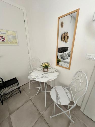 Affittacamere LA CASA DI GIADA a 5 minuti dal centro di Imola - parcheggio privato interno per furgoni e auto