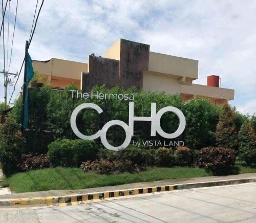 VERDANT by Vista Manors Deluxe Rooms with Balcony, Gym and Swimming Pool