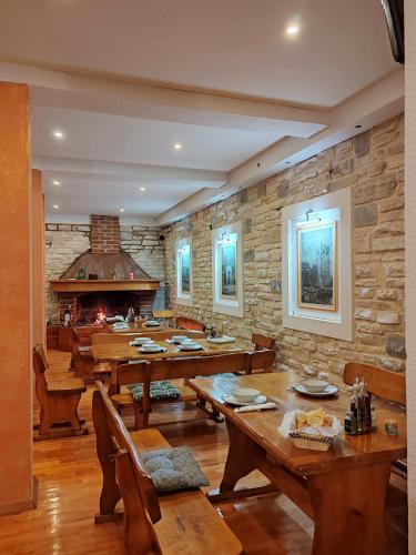 Apartments and pansion M&R