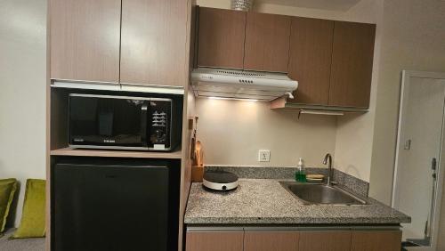 Cozy Modern Studio - walk to IT Park - netflix & pool