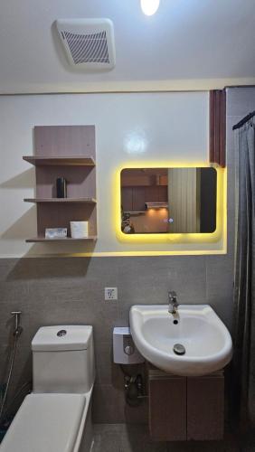 Cozy Modern Studio - walk to IT Park - netflix & pool