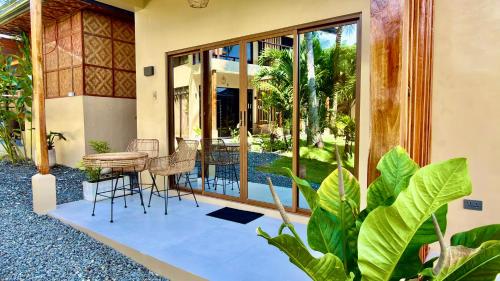 Southseas Beach Resort And Dive Center