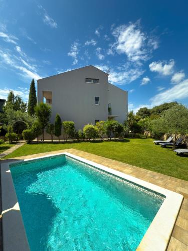 Private Acommodation Istrasoley