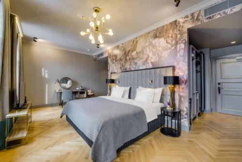 Grand Poet Hotel By Semarah