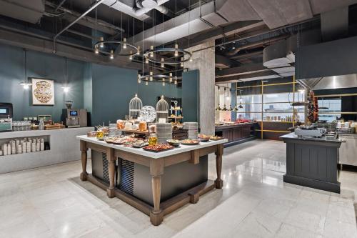 Skylark, Aluma Hotel & Resort