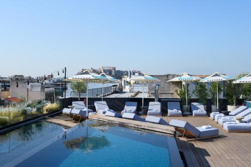 Skylark, Aluma Hotel & Resort