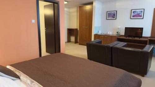 Aston Business Hotel