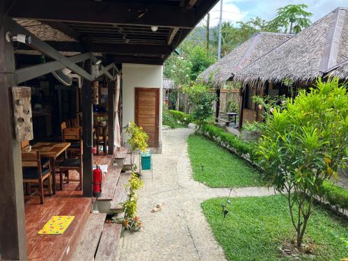 Port Barton Le Cou De Tou Village Resort