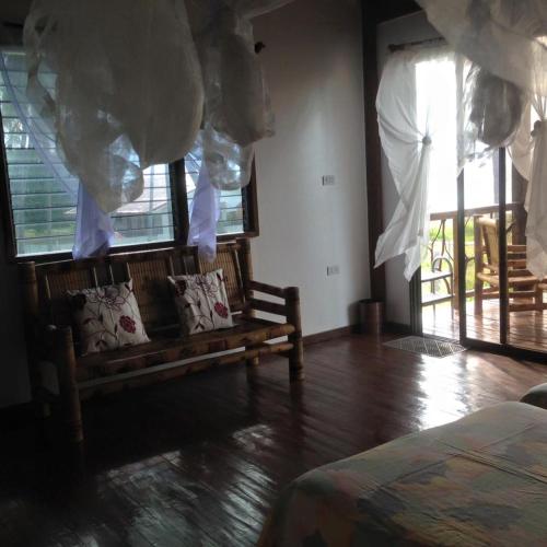 Liwayway Sa Bohol-Pamilacan Bed & Breakfast