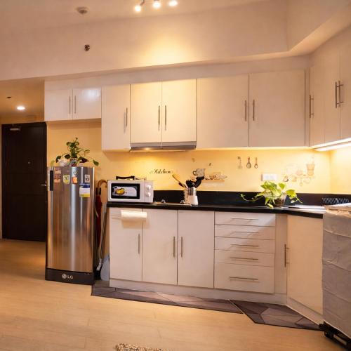 Spacious Cozy Suite at The Venice Mall with FREE Parking and Washing Machine