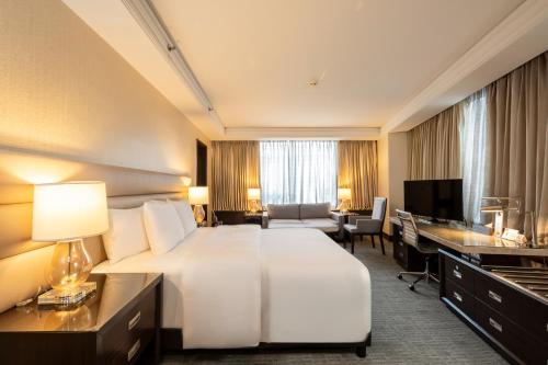 Crimson Hotel Filinvest City Manila