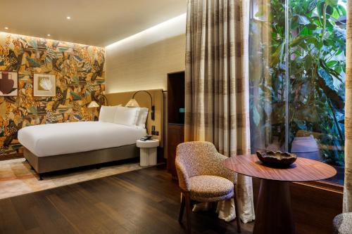 The Trafalgar St. James London, Curio Collection by Hilton