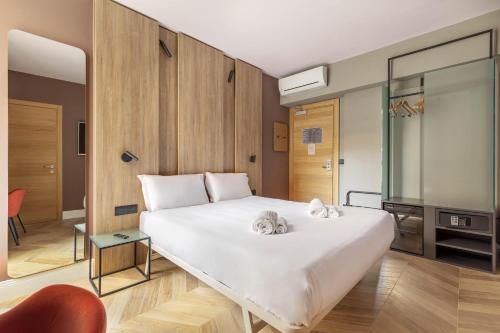 B&B HOTEL Genova City Center