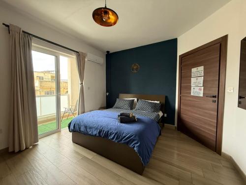 Airport Accommodation Bedroom with Bathroom, balcony, aircondition, self checkIn, 24 hours check-in after 3pm